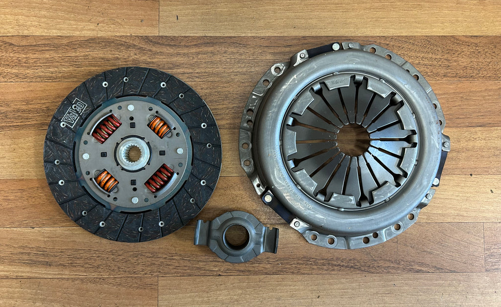 Valeo 3Pc Clutch Kit for Renault Master 2.5 S8U-S9U
