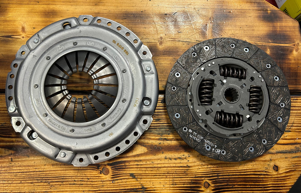 LUK 2pc Clutch Kit for Vauxhall / Opel VX220 2.2i 16v-Z22SE Engine Code
