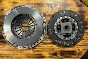 LUK 2pc Clutch Kit for Vauxhall / Opel VX220 2.2i 16v-Z22SE Engine Code